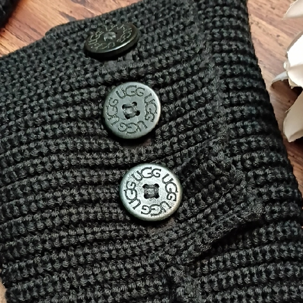 😍UGG Tall Cardy Black Knit Boots with 3 Button Detail - Picture 3 of 14